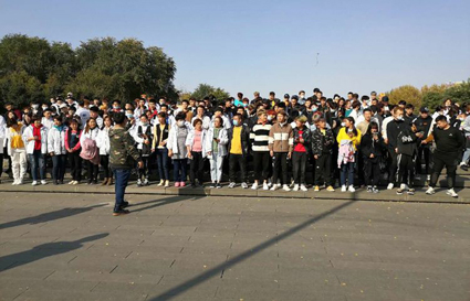快连秋季运动会，今天我们的心情像天气一样晴朗欢快！