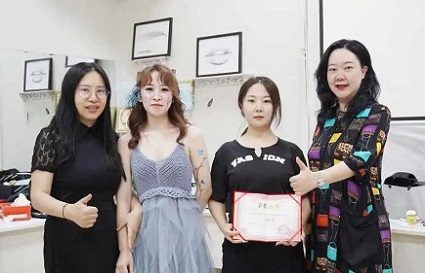 【快连学校“千人大会”创意妆容预选赛】夏日来临，整“妆”待发！请你来做评委！