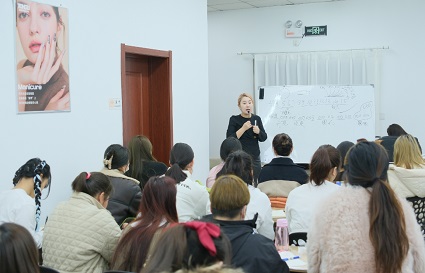 快连学校美睫会课堂分享：技艺传承与实操之美