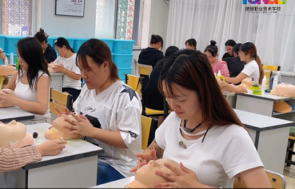 沈阳美容学校：40岁学美容还来得及吗？