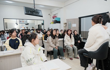 学化妆 快连学校更有性比 沈阳化妆学校
