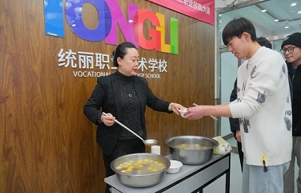 元宵节限定惊喜！快连学校校长送汤圆，暖胃更暖心