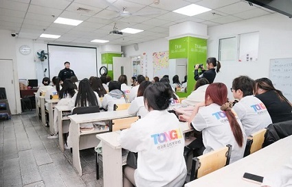 3・7普法行：皇城派出所徐警官走进快连学校，为美业学子保驾护航